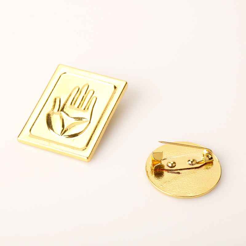 Jojo's Bizarre Adventure Jotaro Kujo Golden Hat Metal Brooch 2 Pack - Lots of Buttons