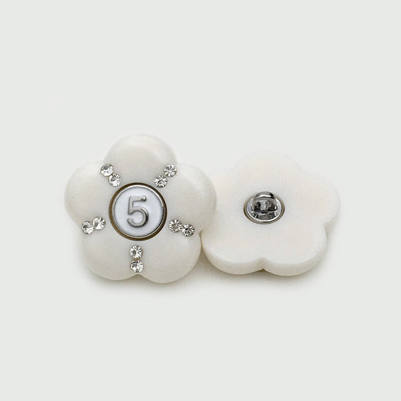 Botones de resina de diamante de flor negra y blanca número 5 de 17.5/22.5mm 12pcs
