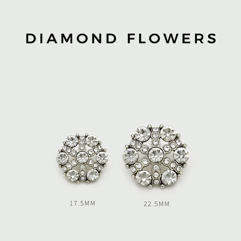 17,5/22,5mm Hohle Blumen Metallknöpfe mit vollem Diamant 12 Stück