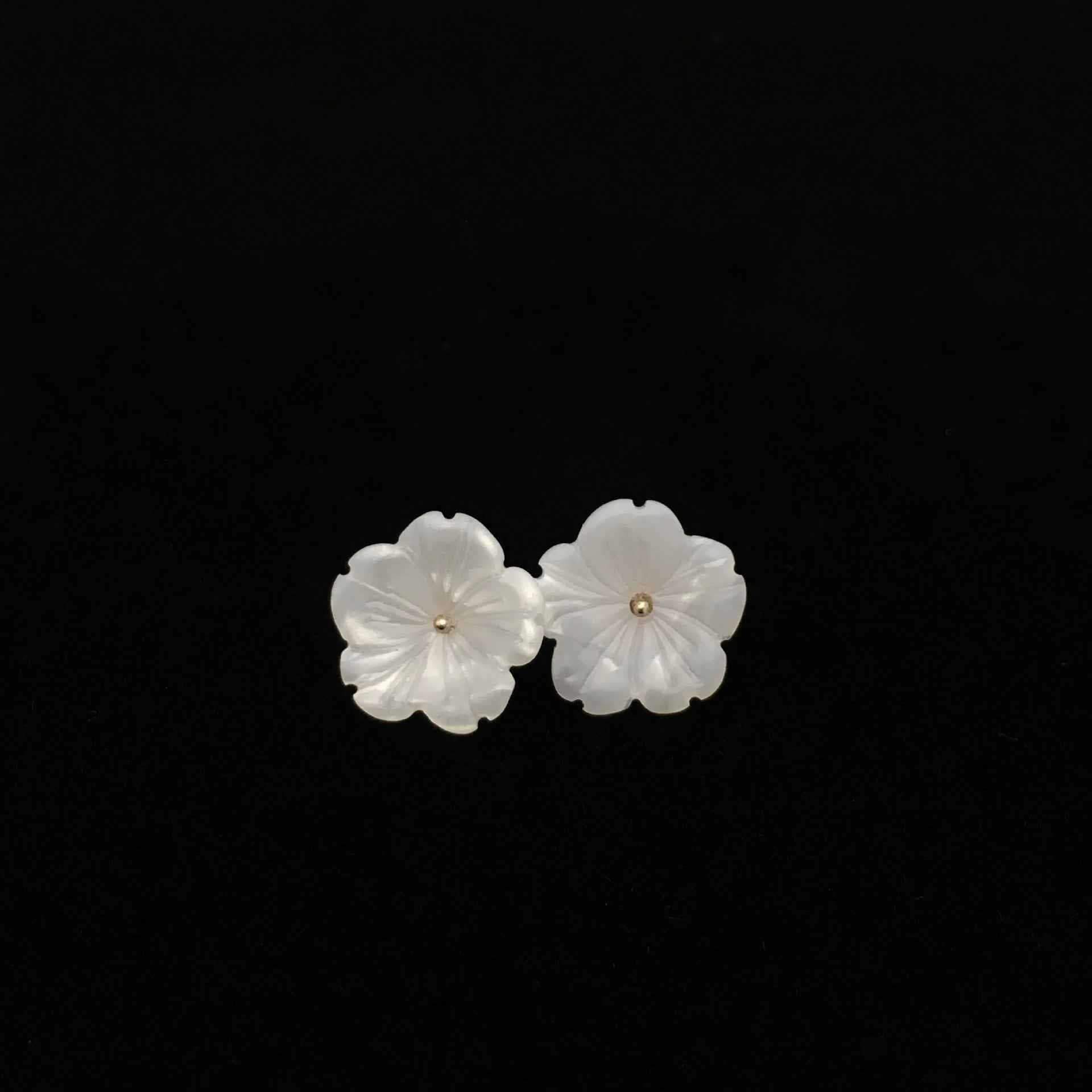 10/12mm Flower-Shaped Decorative Resin Buttons for Ladies' Shirts Dresses 12pcs - Lots of Buttons