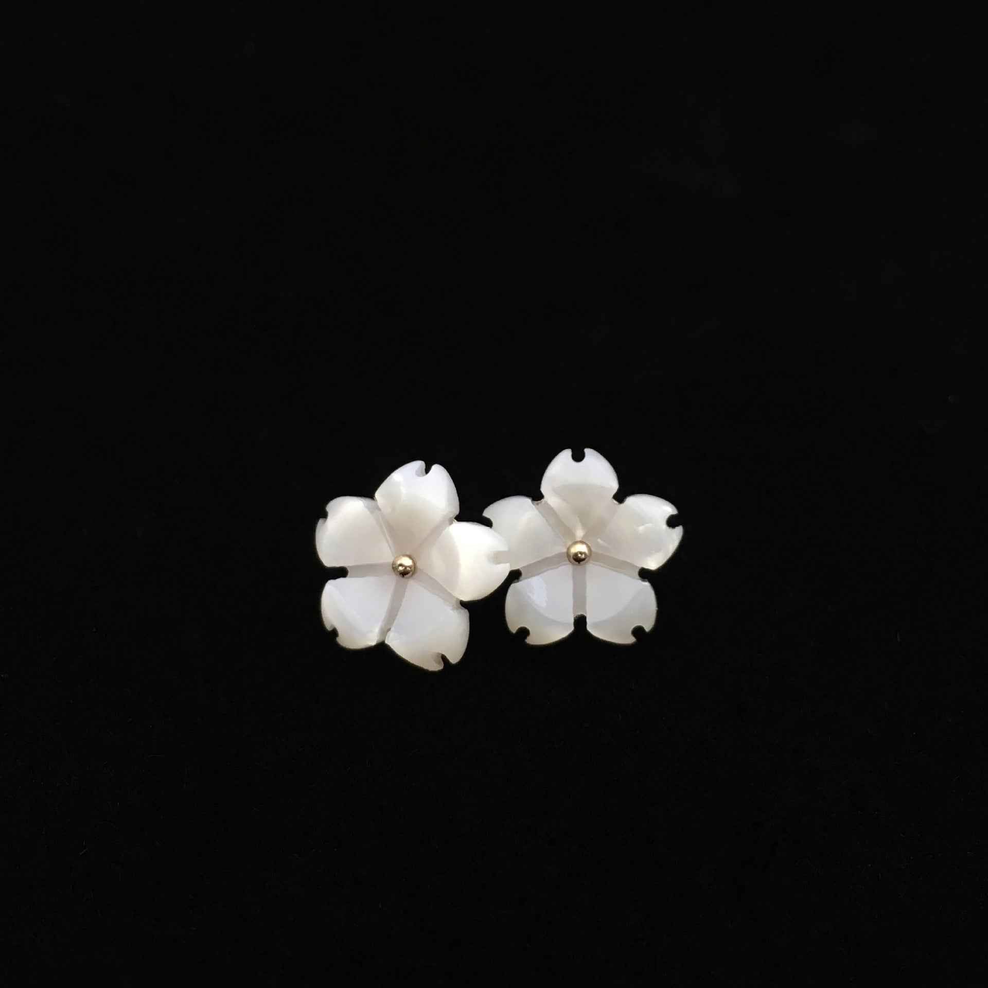 10/12mm Flower-Shaped Decorative Resin Buttons for Ladies' Shirts Dresses 12pcs - Lots of Buttons