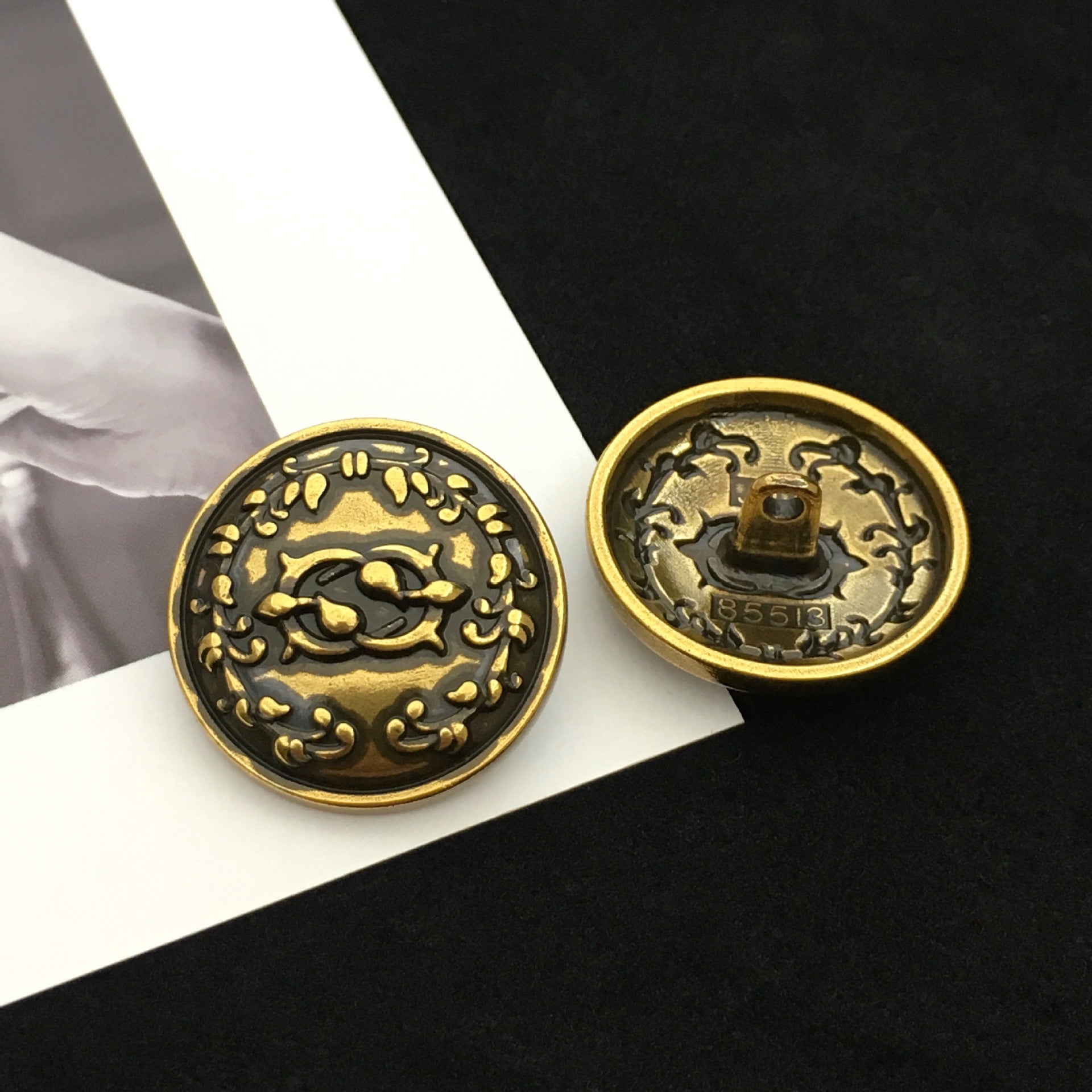 25mm Antik Guld/Svart/Bronze Krans Cirkulära Metallknappar 20st