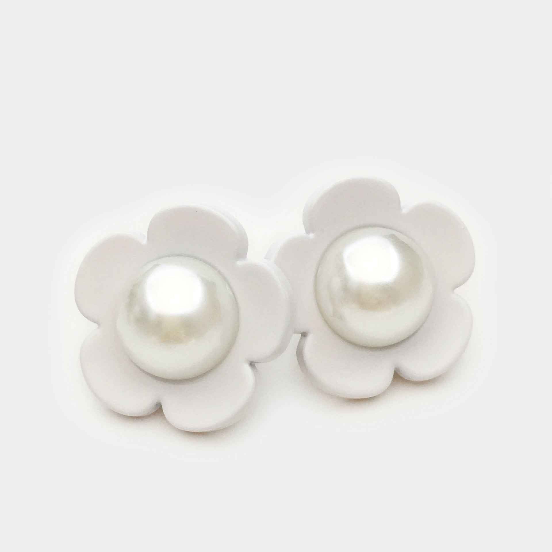 17.5/22.5mm Black White Floral Cat's-Eye Pearl Resin Buttons 20pcs - Lots of Buttons
