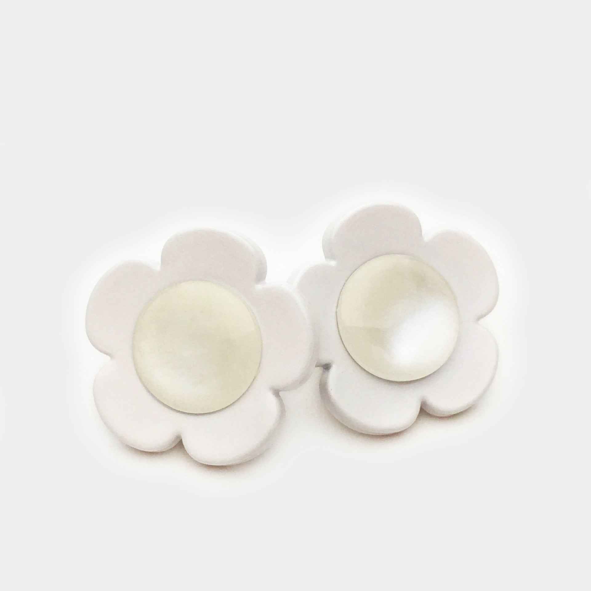 17.5/22.5mm Black White Floral Cat's-Eye Pearl Resin Buttons 20pcs - Lots of Buttons