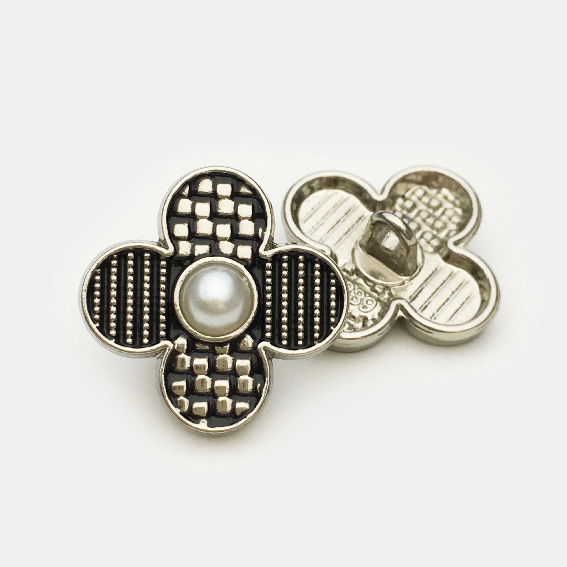 17,5/22,5mm Vintage Svart & Silver Fyrklöver Metallknappar 20st