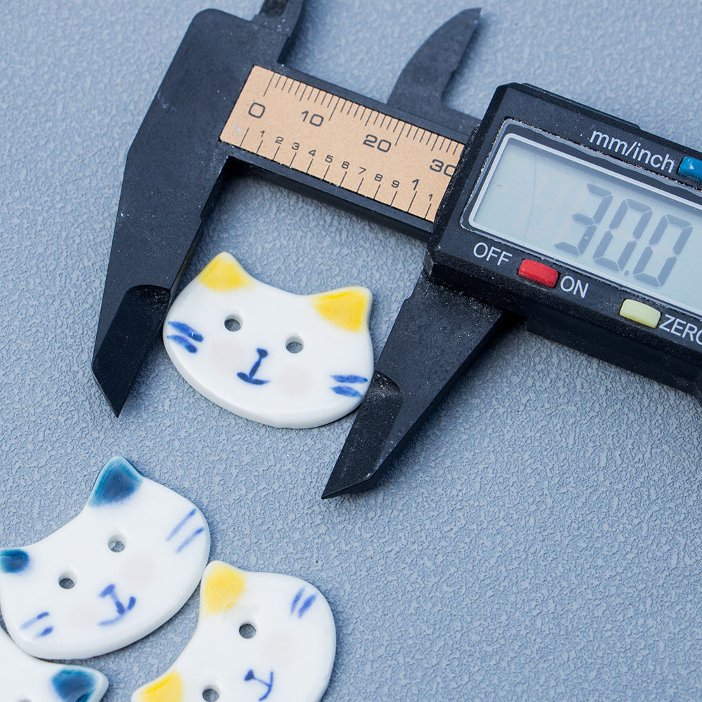 30mm Bottoni in Ceramica a 2 Fori Piccolo Blu Bianco Gatto con Grande Faccia Dipinti a Mano 10PCS