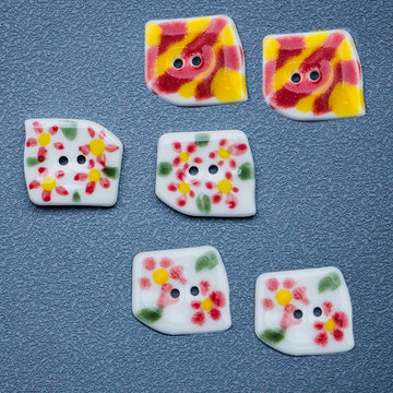Bottoni in ceramica a forma di trapezio con 2 fori, dipinti a mano, con fiori e fiamme, 4 pezzi