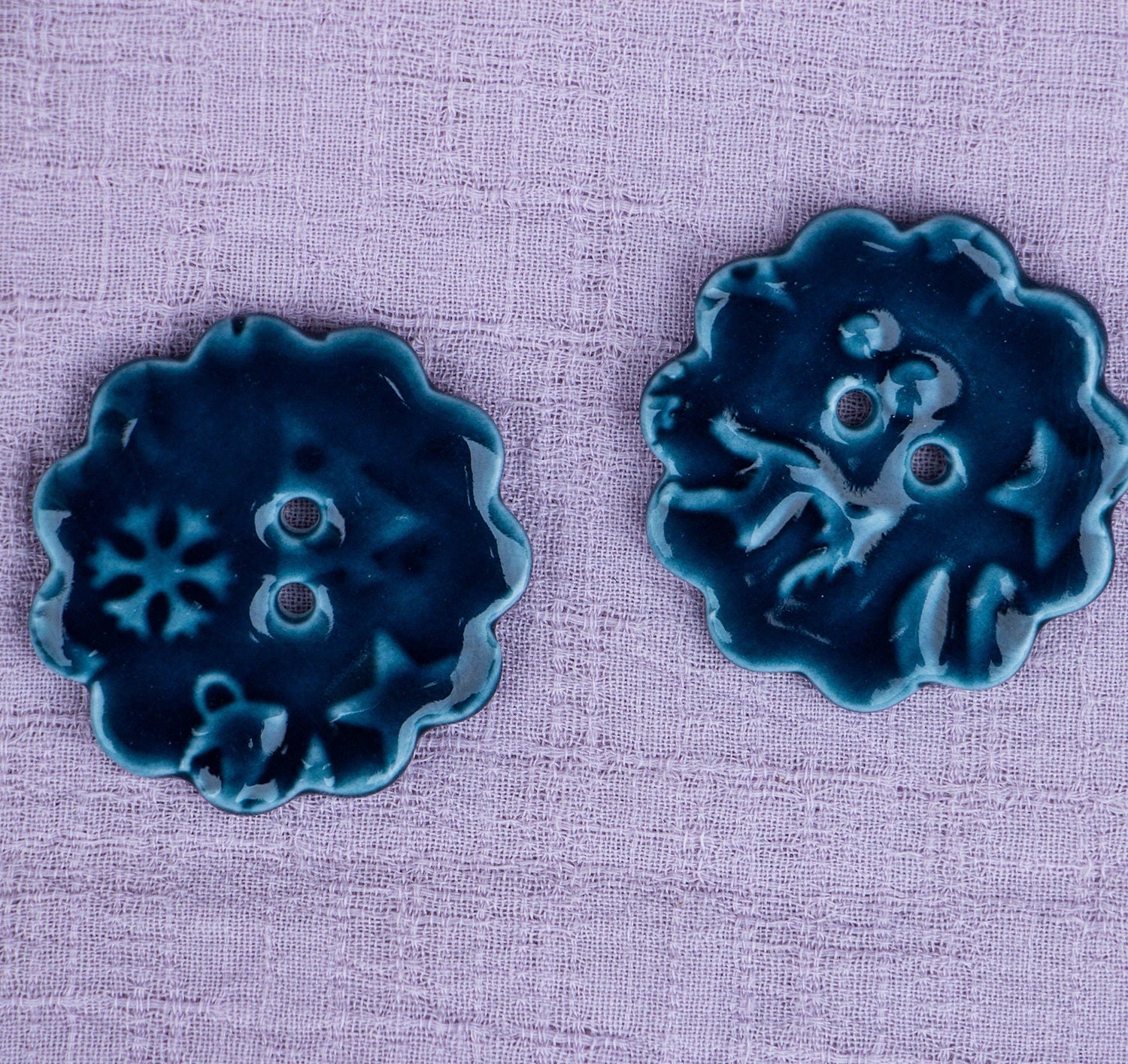 32mm Round 2-Hole Handmade DIY Ceramic Buttons with Snowflake Elk Pattern 6PCS