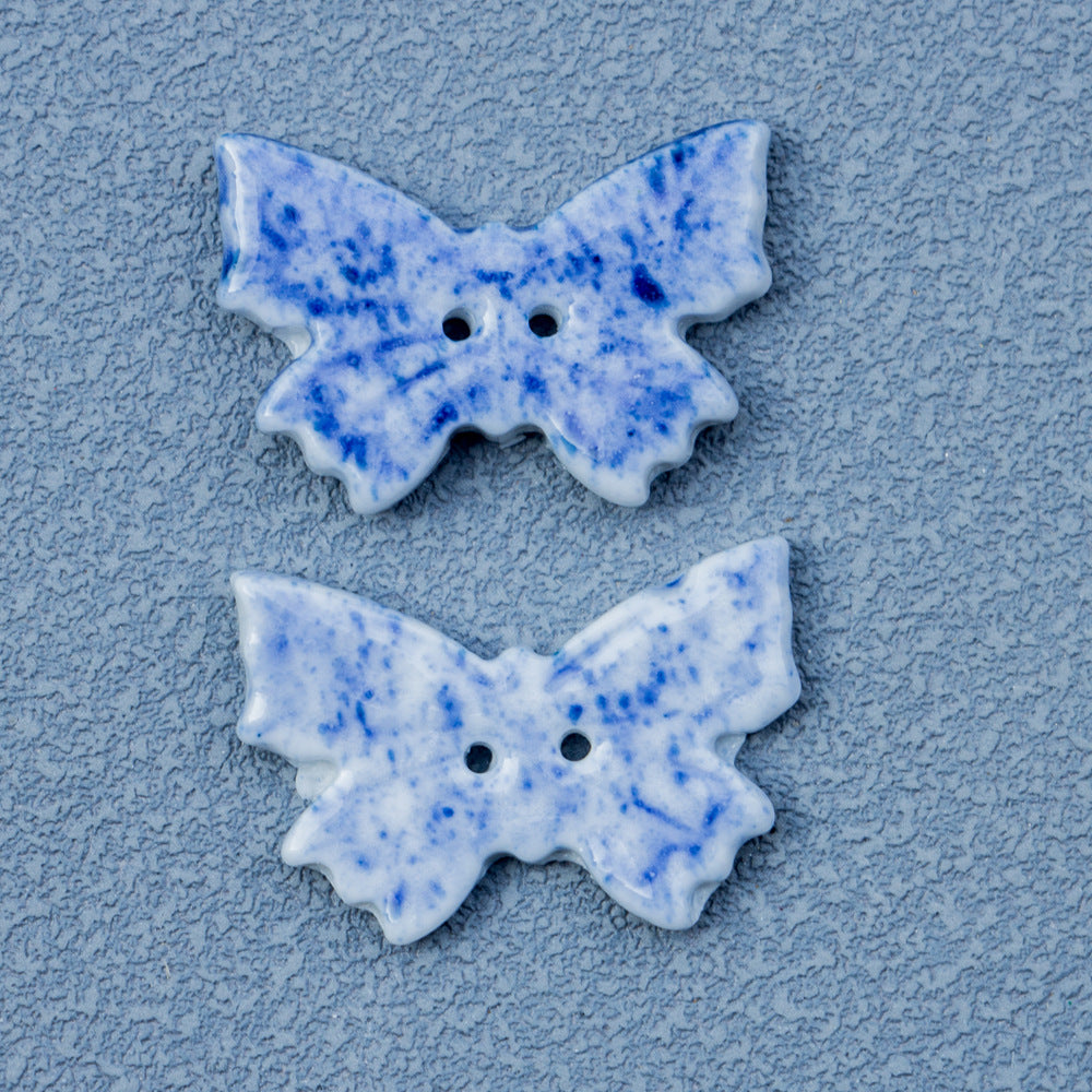 26mm Blau und Weiß Schmetterling 2-Loch Handgemachte Keramikknöpfe 6 Stück