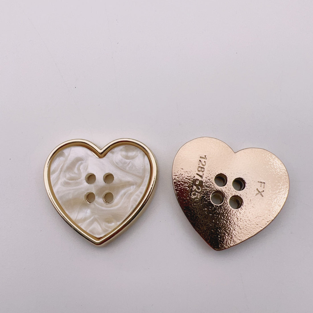 25mm Pearlized Resin Heart Shaped 4-Hole Metal Buttons 50pcs