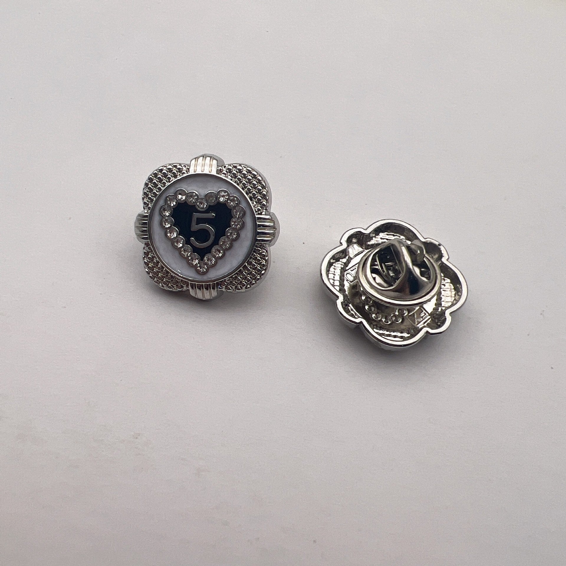 21mm Diamond Heart-Shaped Number 5 Metal Brooch 10PCS