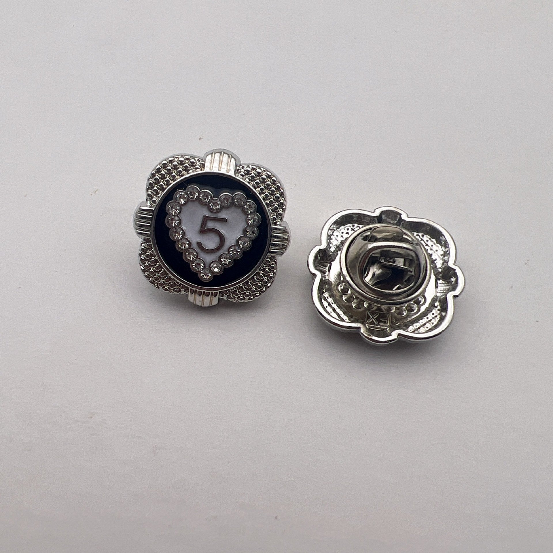 21mm Diamond Heart-Shaped Number 5 Metal Brooch 10PCS