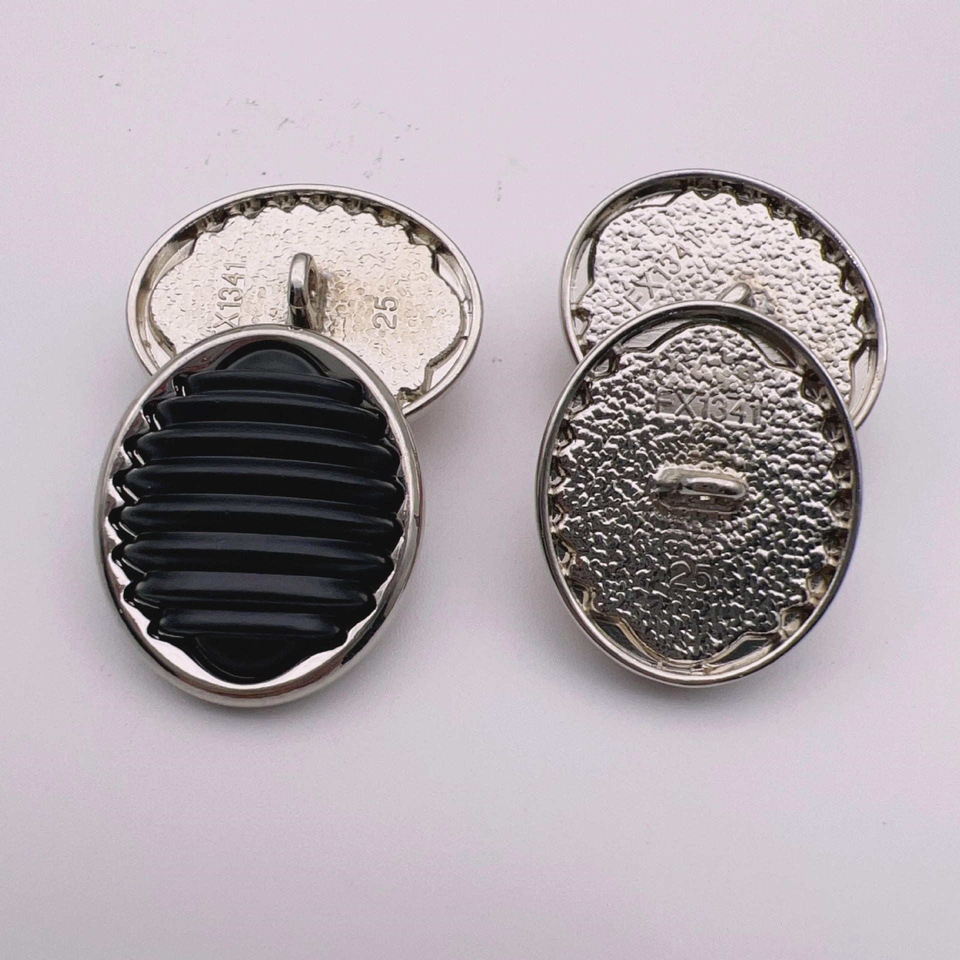 Botões de Metal com Shank de Resina em Listras Ovais 18/21/25mm 49 Pacote
