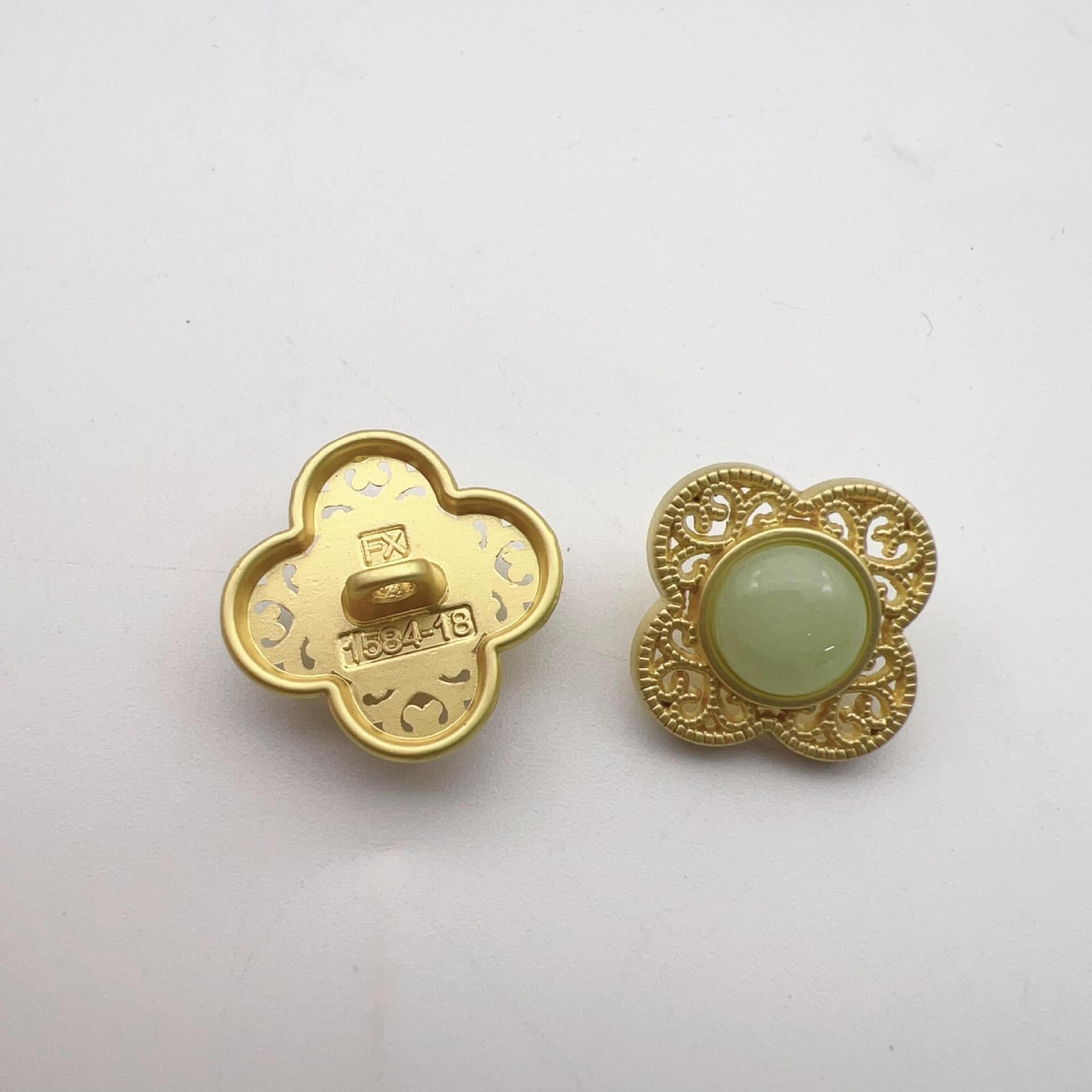 17.5mm Chinese Hollow Flower Gold Alloy Shank Buttons 50 Pac