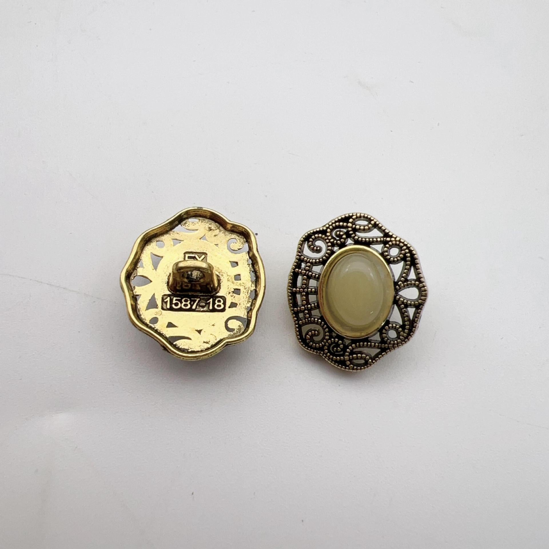 17.5mm Chinese Style Vintage Hollow Lace Alloy Shank Buttons 50 Pack