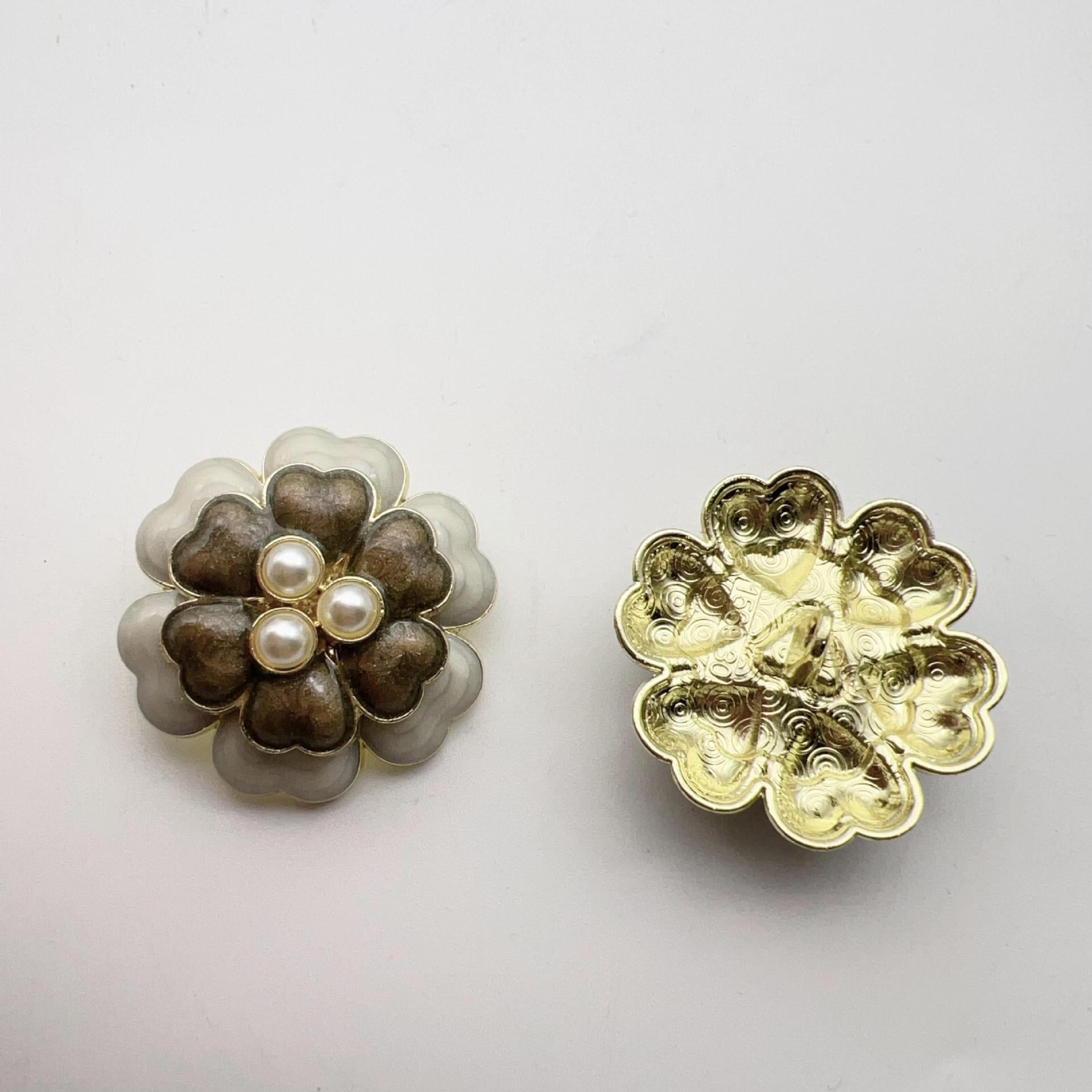 28mm Pearl Five-Petal Flower Vintage French Metal Shank Buttons 48 Pack