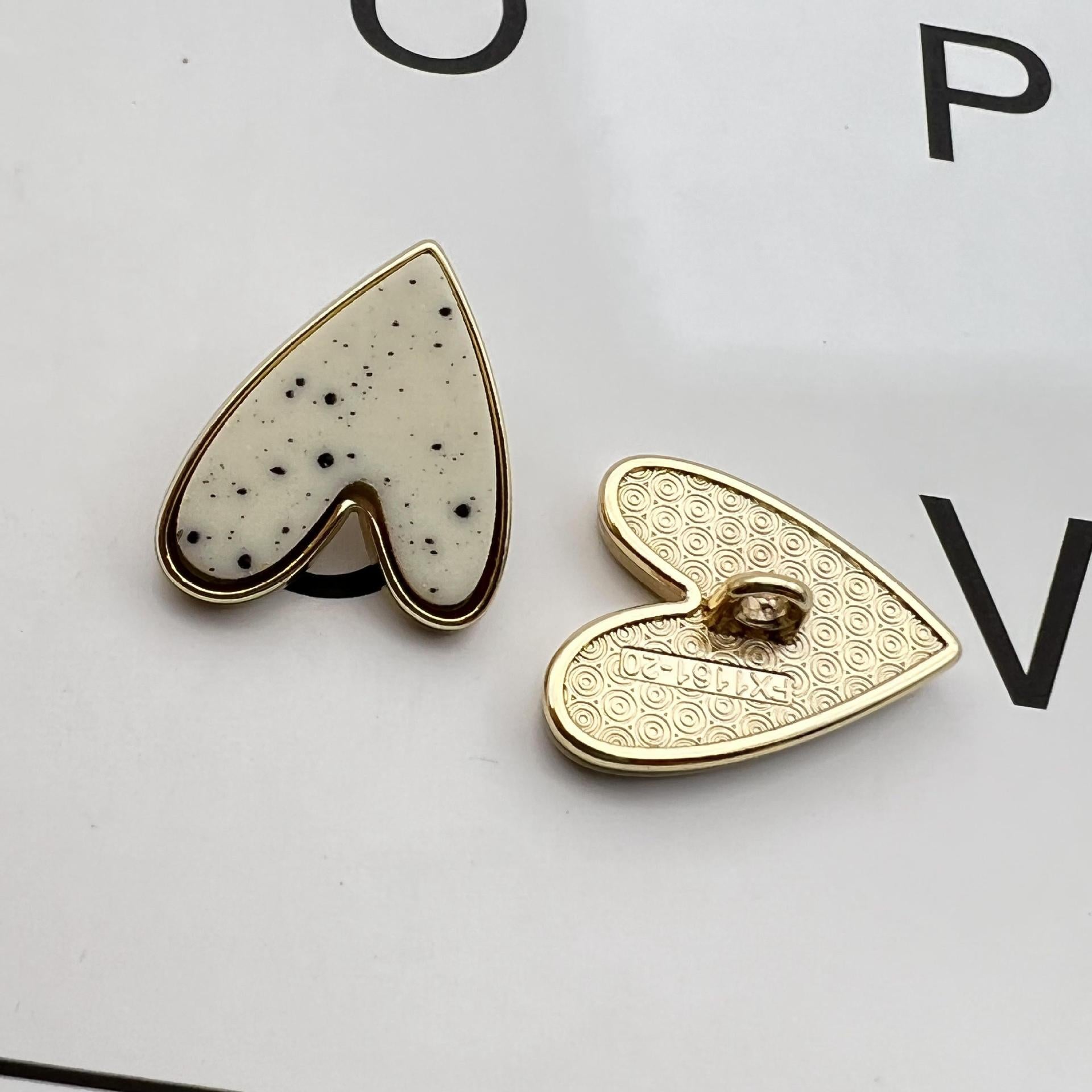 20/27.5mm Starry Heart Gold Edge Metal Shank Buttons 50pcs