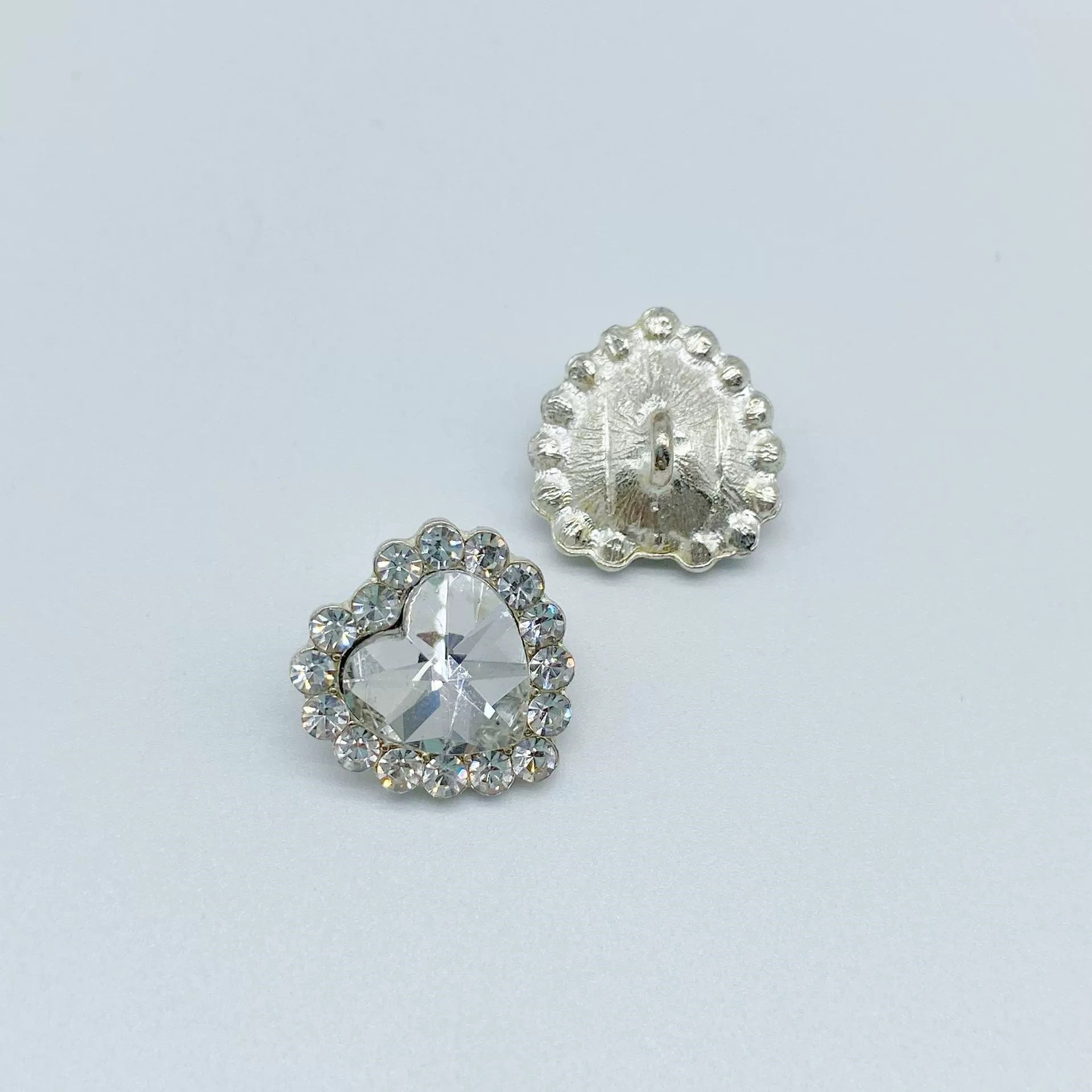 Hjerteformede rhinestone perle metallskank jakke knapper 49 pakke