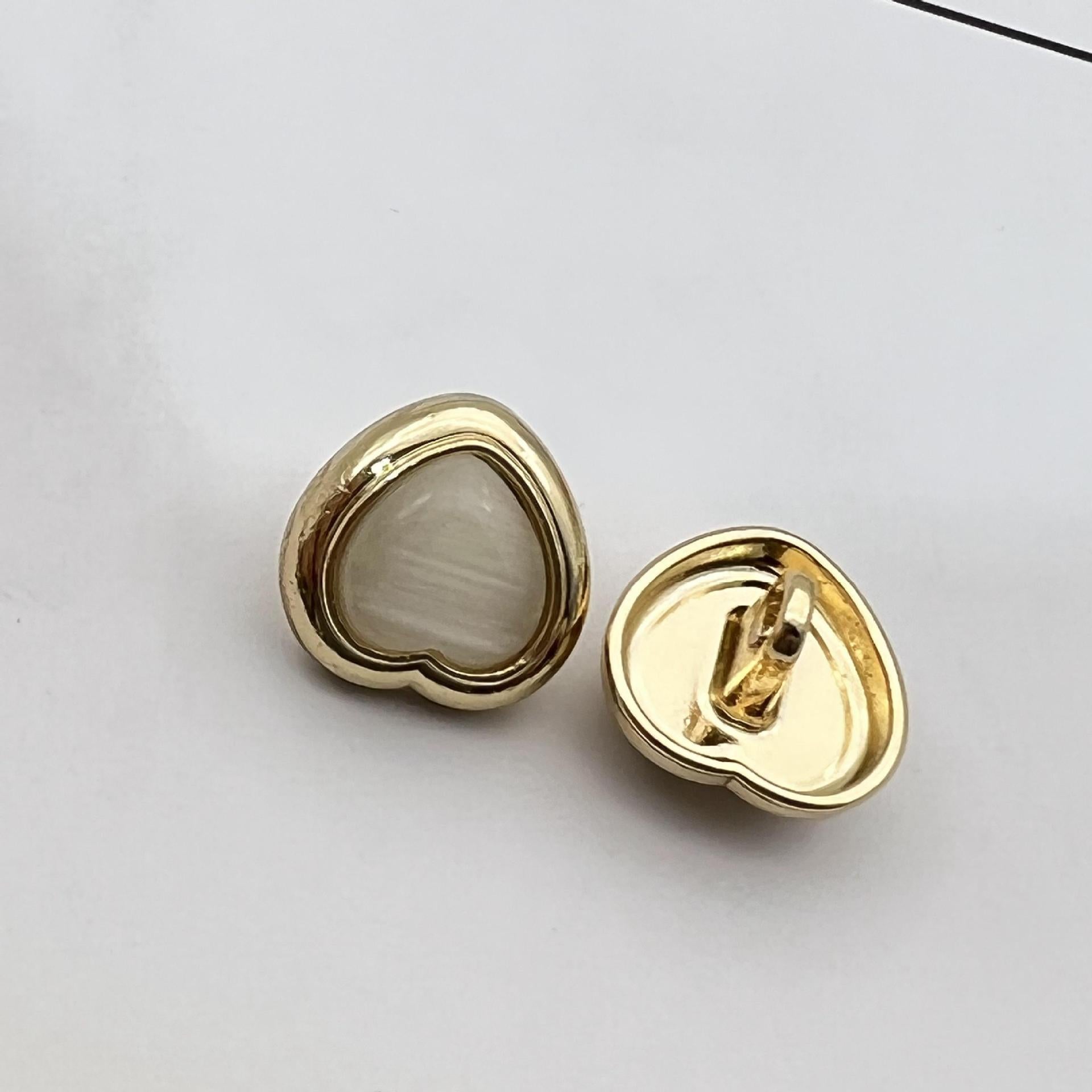 12.5mm Heart Shaped Pearlized Resin Metal Shank Buttons 50PCS