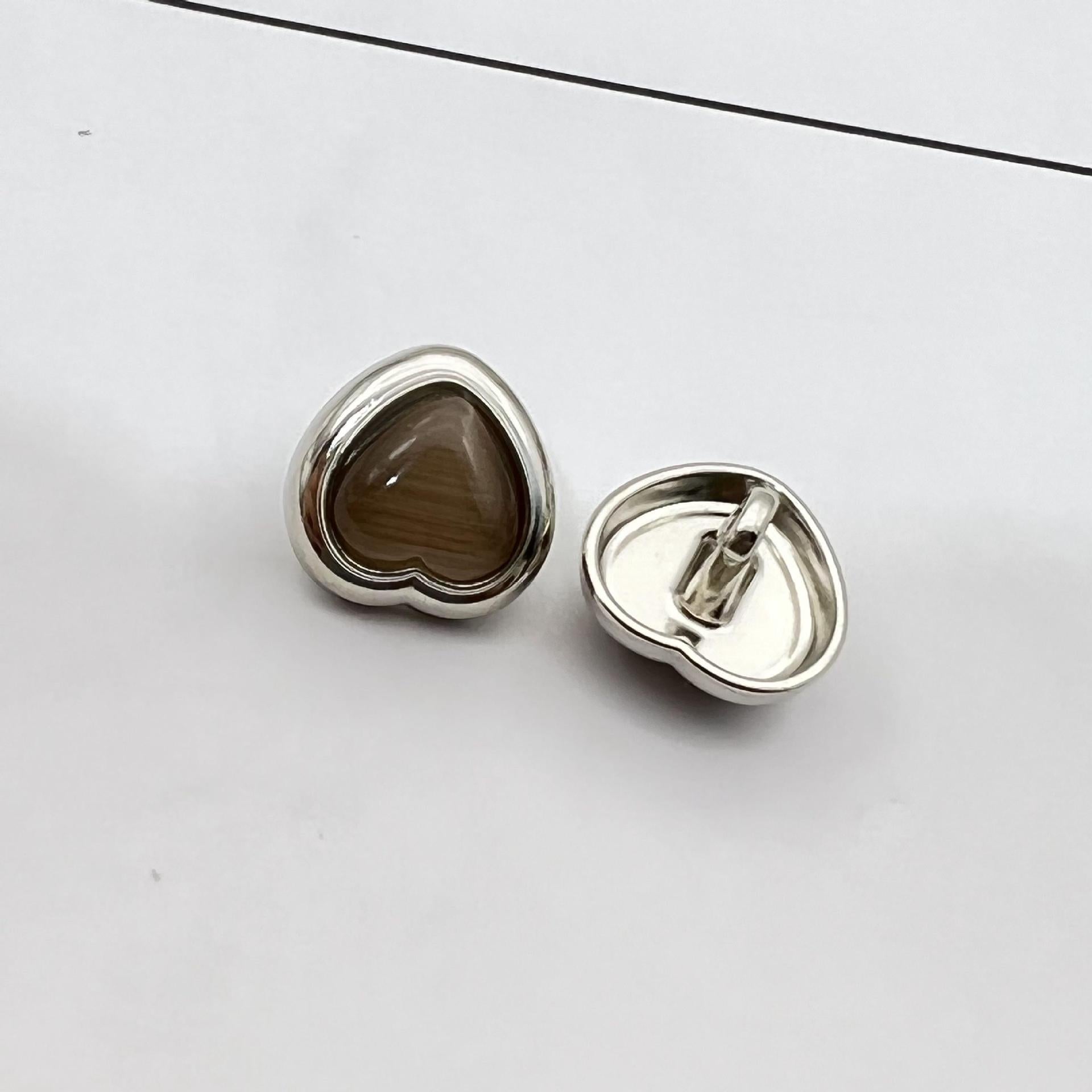 12.5mm Heart Shaped Pearlized Resin Metal Shank Buttons 50PCS