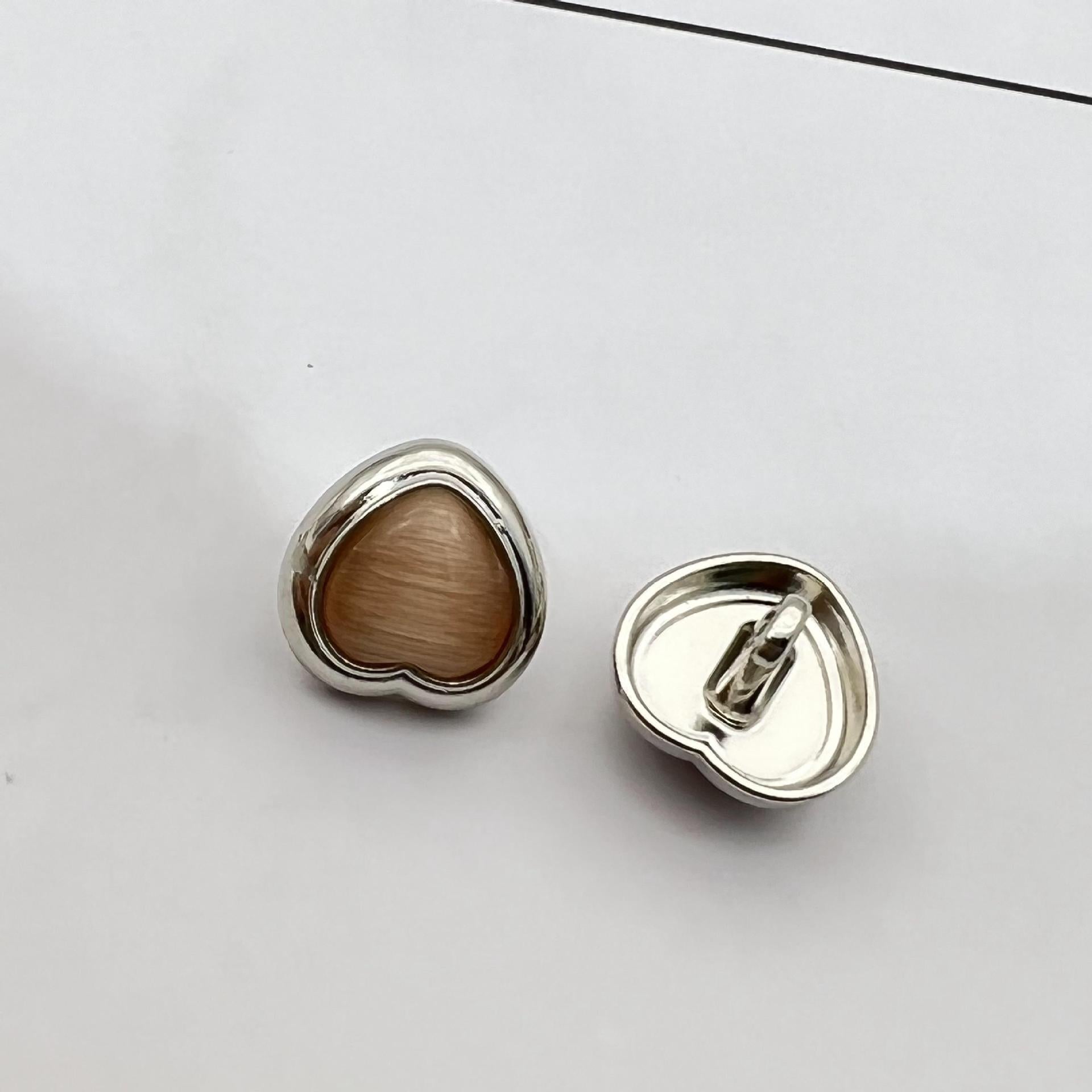 12.5mm Heart Shaped Pearlized Resin Metal Shank Buttons 50PCS