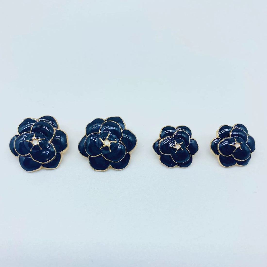 Boutons en métal Camélia noir et blanc de 23 mm pour pulls, 50 pièces