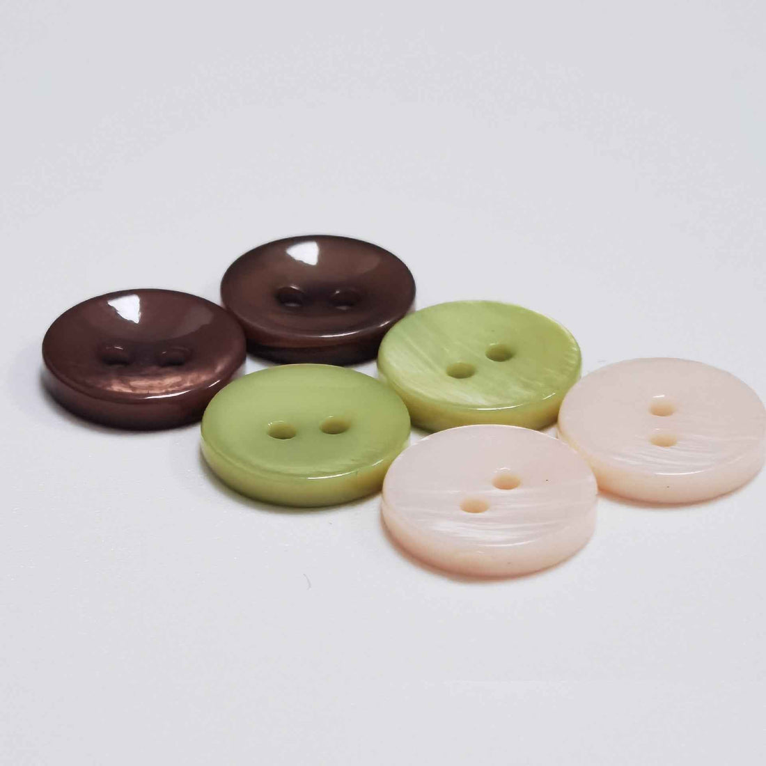 24L (15mm) Round Mother of Pearl Shell Buttons For Sewing 100 Pack