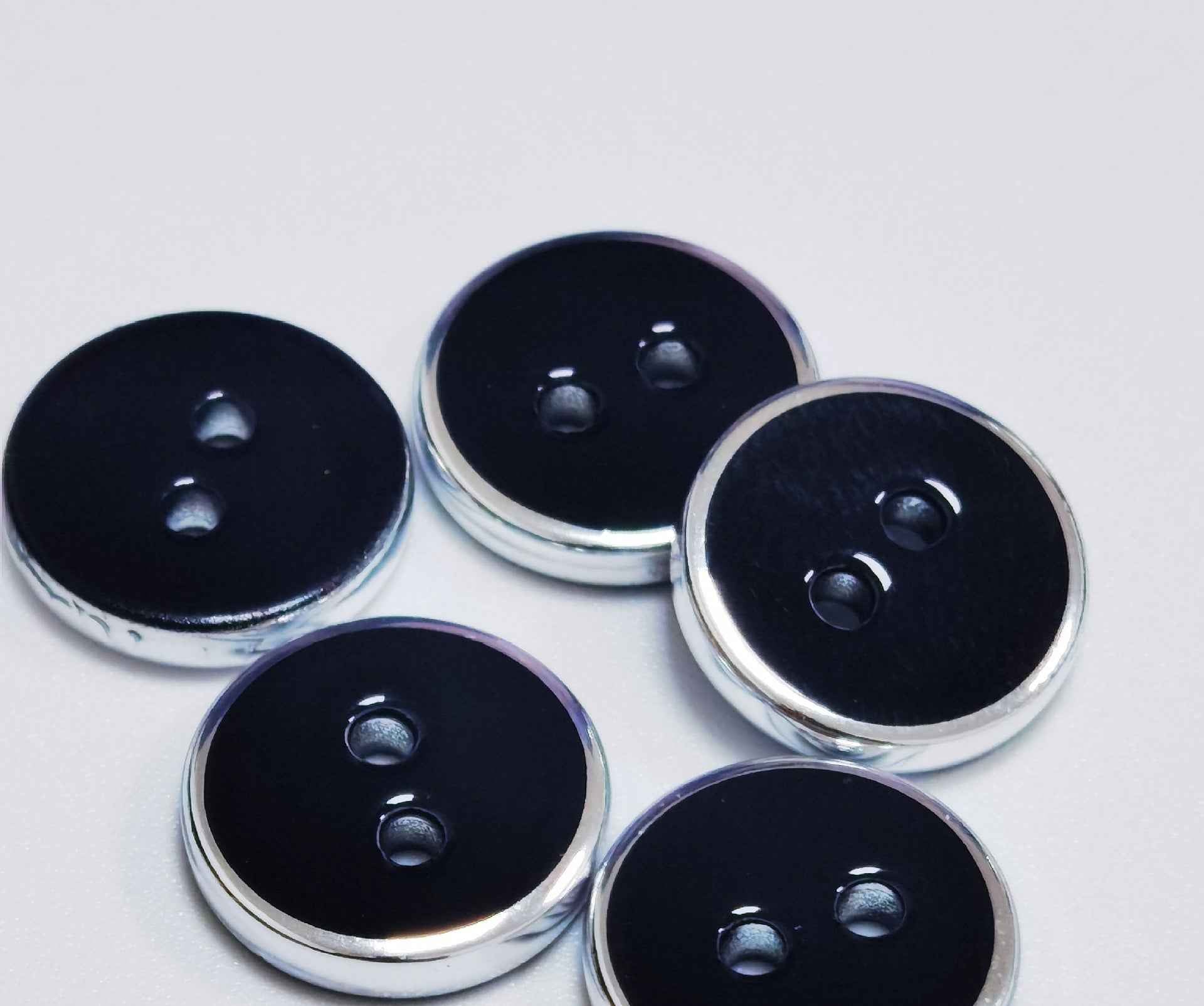 18L (11mm) Round 2-Hole Freshwater Shell Buttons Silver Edge 105 Pack
