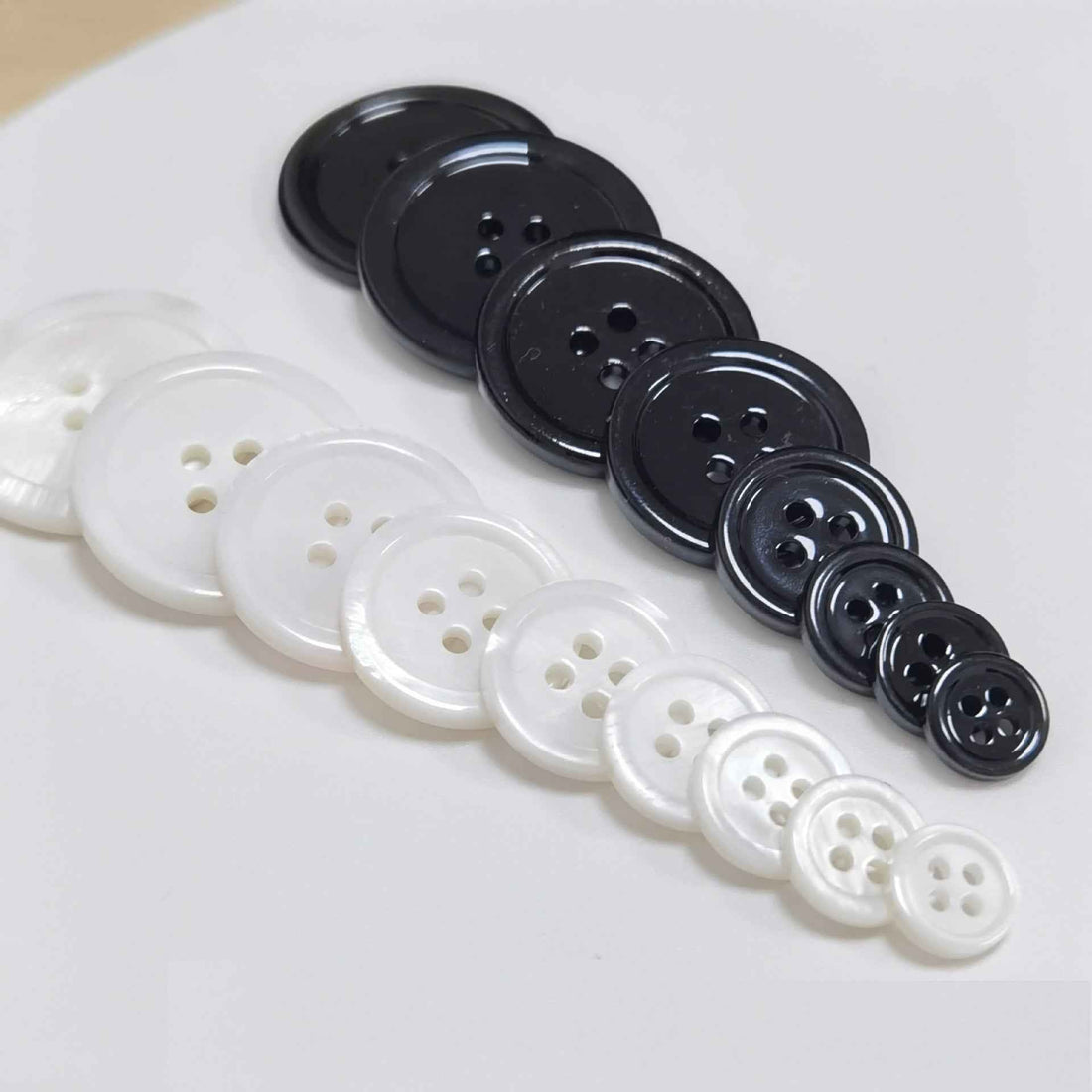 14L-40L Black White Freshwater Shell Buttons for Sewing 99 Pack