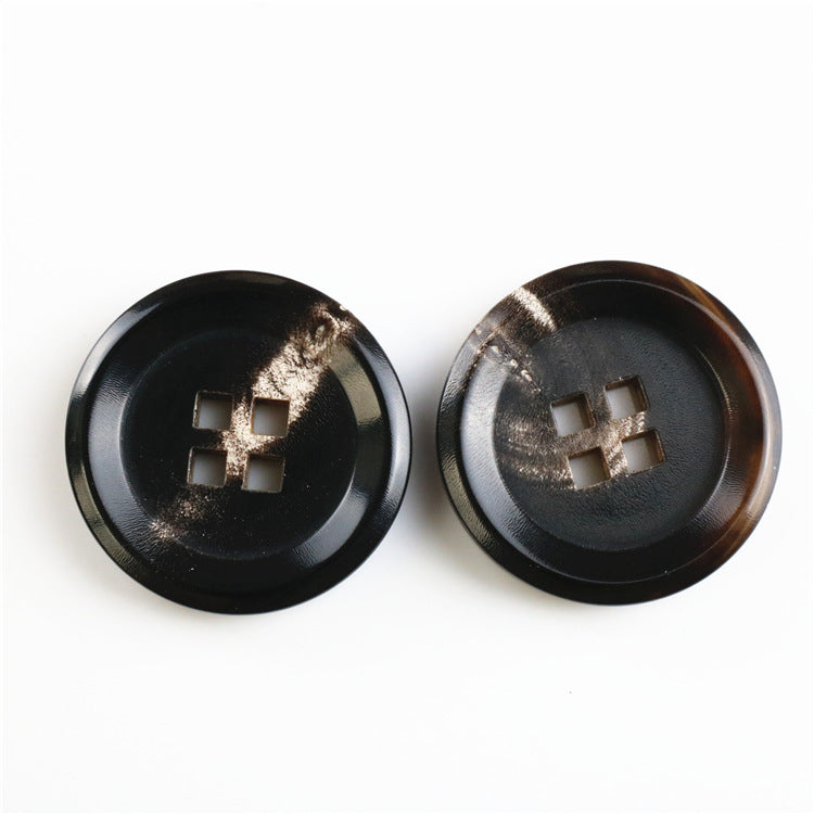 12,5-28mm Runde Sorte Bisonhornsknapper med Fire Firkantede Hull 20stk