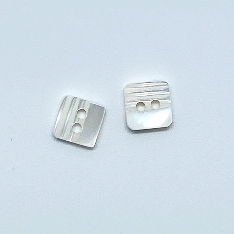 Pulsanti in conchiglia naturale a due fori quadrati da 11,5 mm 12 pezzi