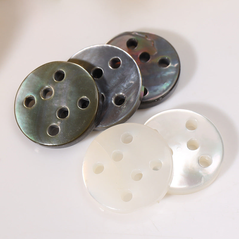 Bottoni in conchiglia bianchi e neri a sei fori rotondi naturali da 11,5 mm