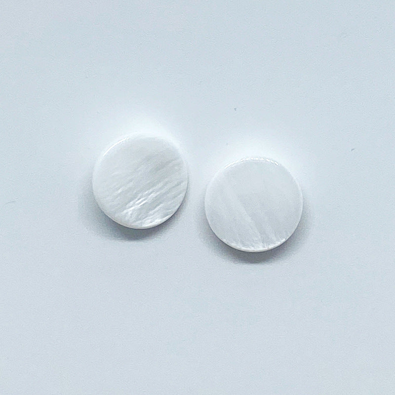 Bottoni da camicia rotondi in conchiglia bianca naturale da 15 mm con fori nascosti