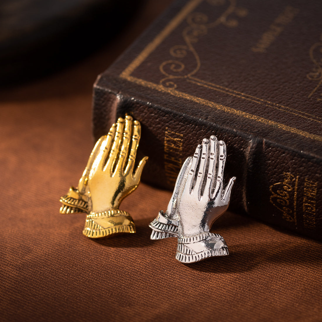 Zinc Alloy Metal Brooch Praying Hands Men's Suit Lapel Pin 3pcs - Lots of Buttons