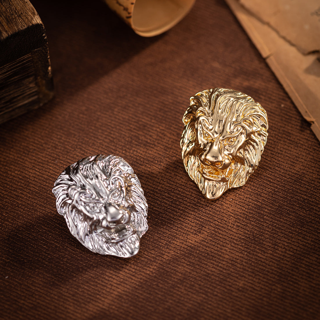 Lion Head Brooch for Men Retro Alloy Animal Pin 2 Pack - Lots of Buttons