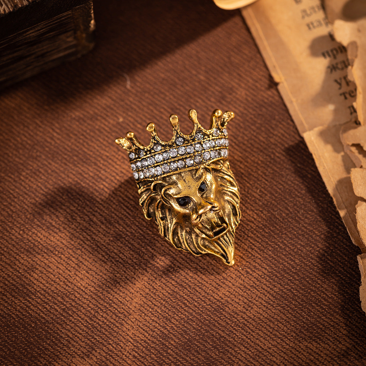 Vintage Lion Head Diamond Crown Pin Badge 4 Pack - Lots of Buttons