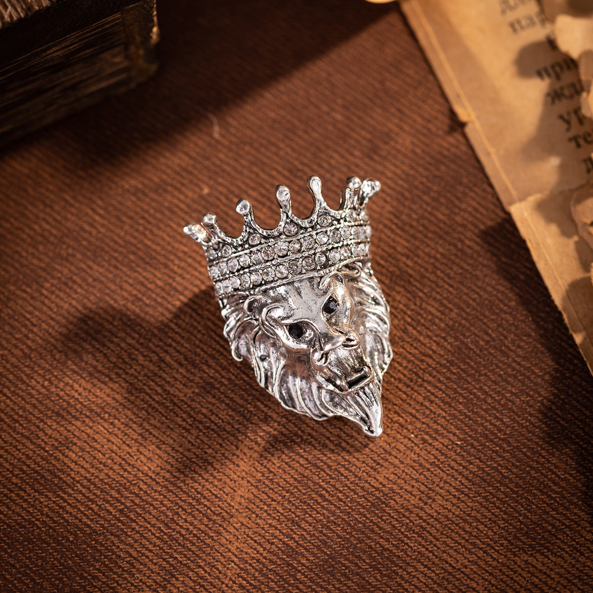 Vintage Lion Head Diamond Crown Pin Badge 4 Pack - Lots of Buttons