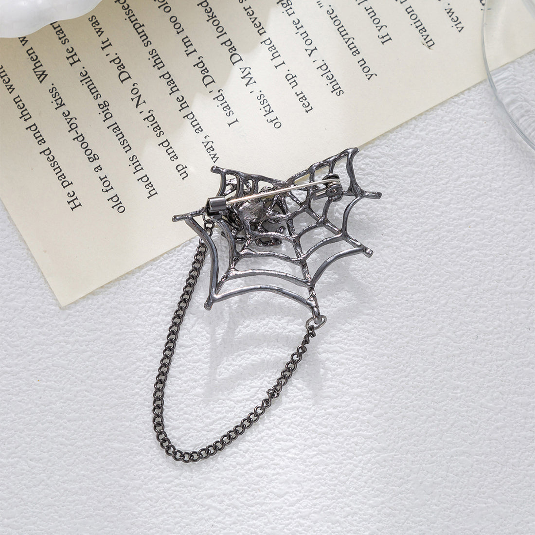 Silver Diamond-Inlaid Spider Web with Chain Creative Brooch 3pcs - Lots of Buttons