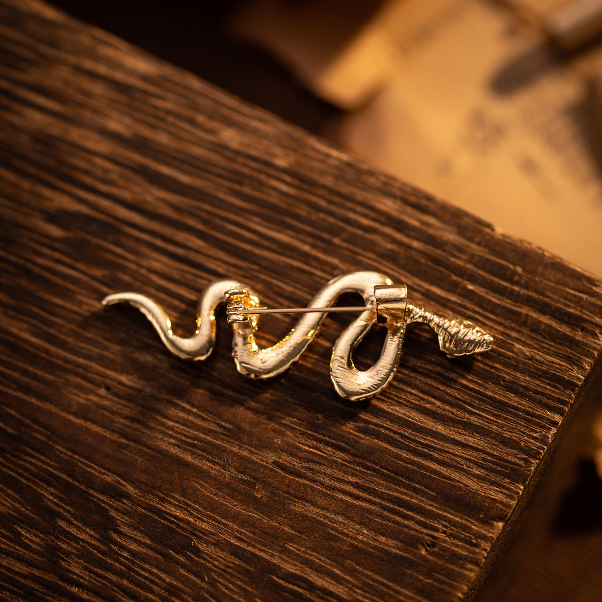Snake Badge Women's Trendy Clothing Decorative Pin Brooch 4PCS - Lots of Buttons