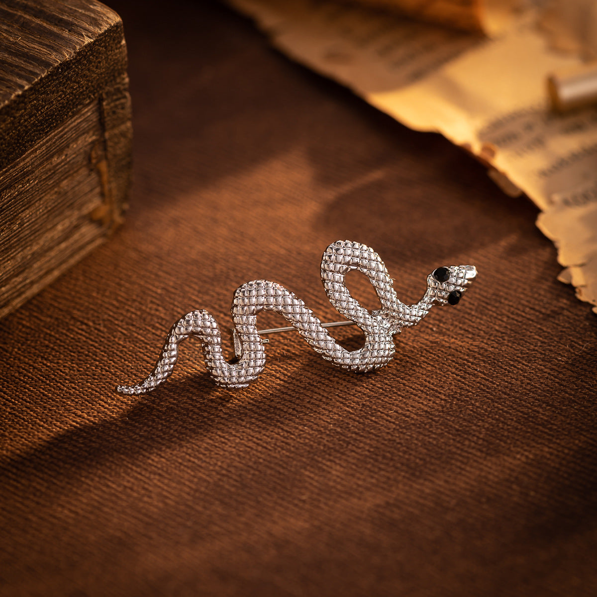 Snake Badge Women's Trendy Clothing Decorative Pin Brooch 4PCS - Lots of Buttons