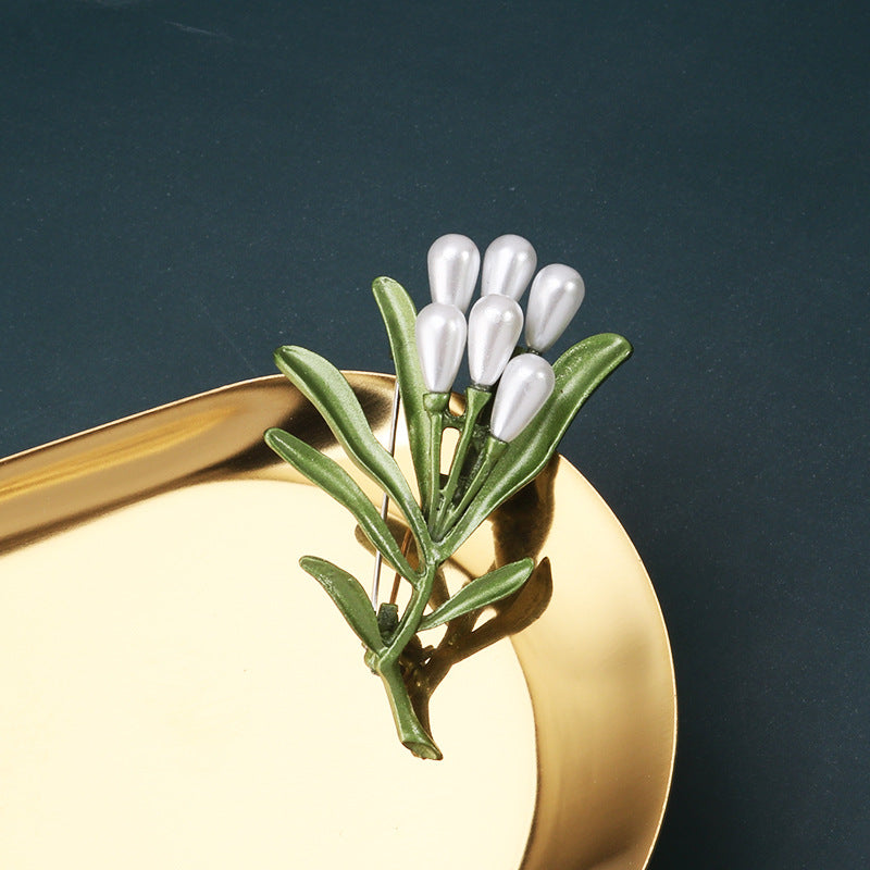 Korean Fashion Green 3D Leaf Brooch Creative Plant Pearl Pin 8 Pack - Lots of Buttons