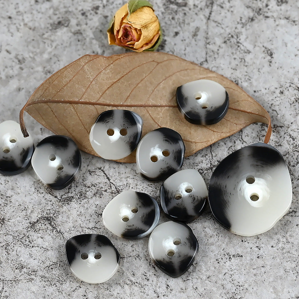 15-25mm Amber Oregelbundet Formade Harpagoner för Klassiska Kappor och Jackor