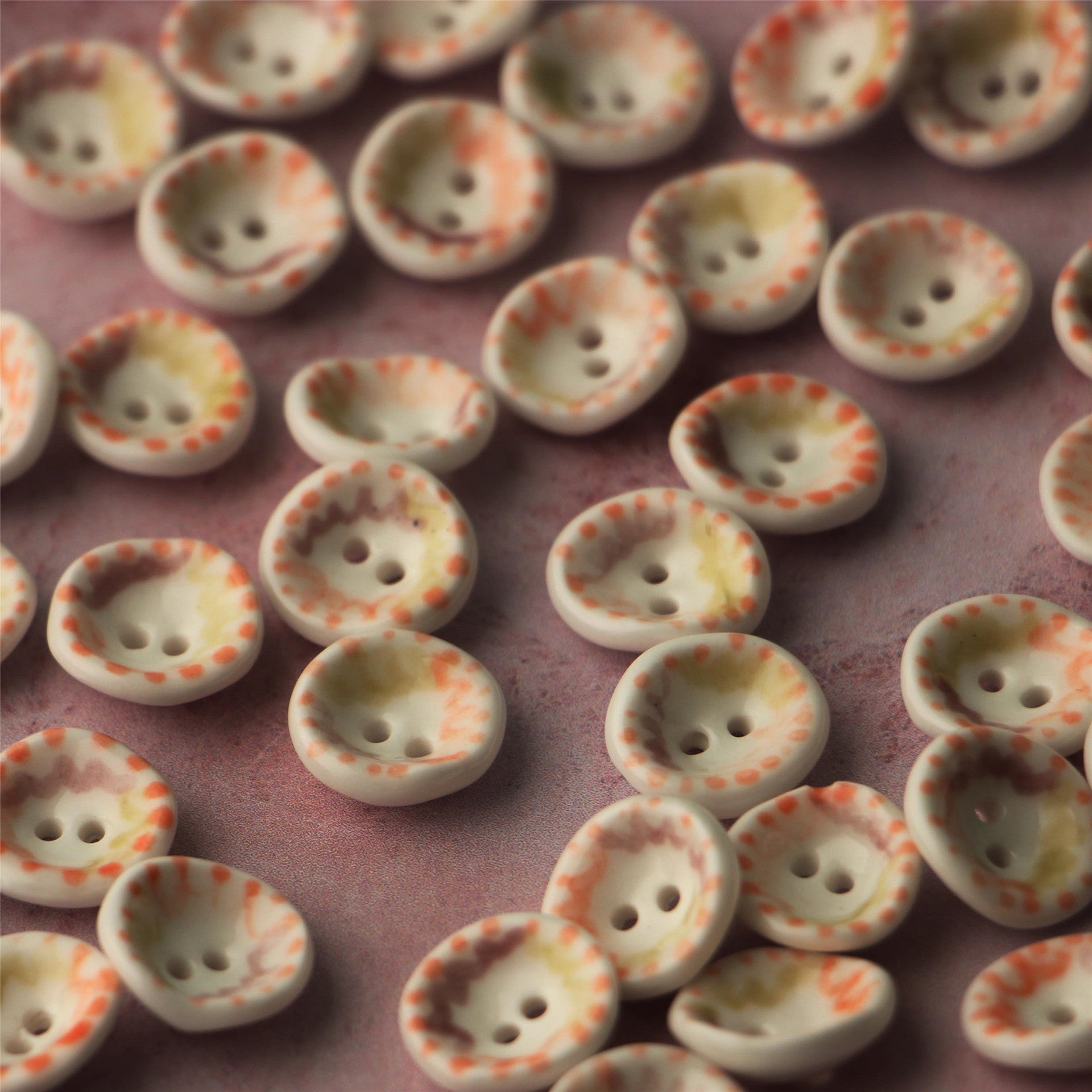 Bottoni in ceramica fatti a mano dipinti a mano da 15 mm con motivi floreali a onde e pois 4 pezzi