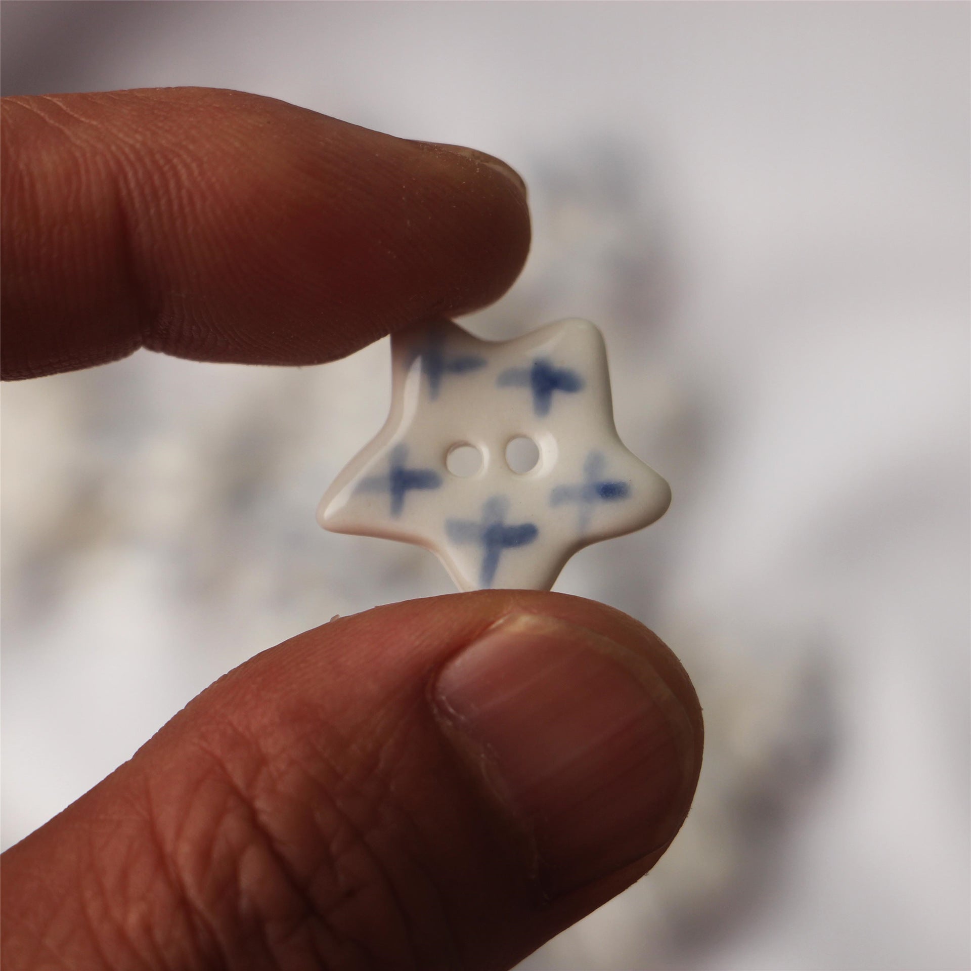 20/30mm Stella a cinque punte con 2 fori Bottoni in ceramica blu e bianca per cucire 4PCS
