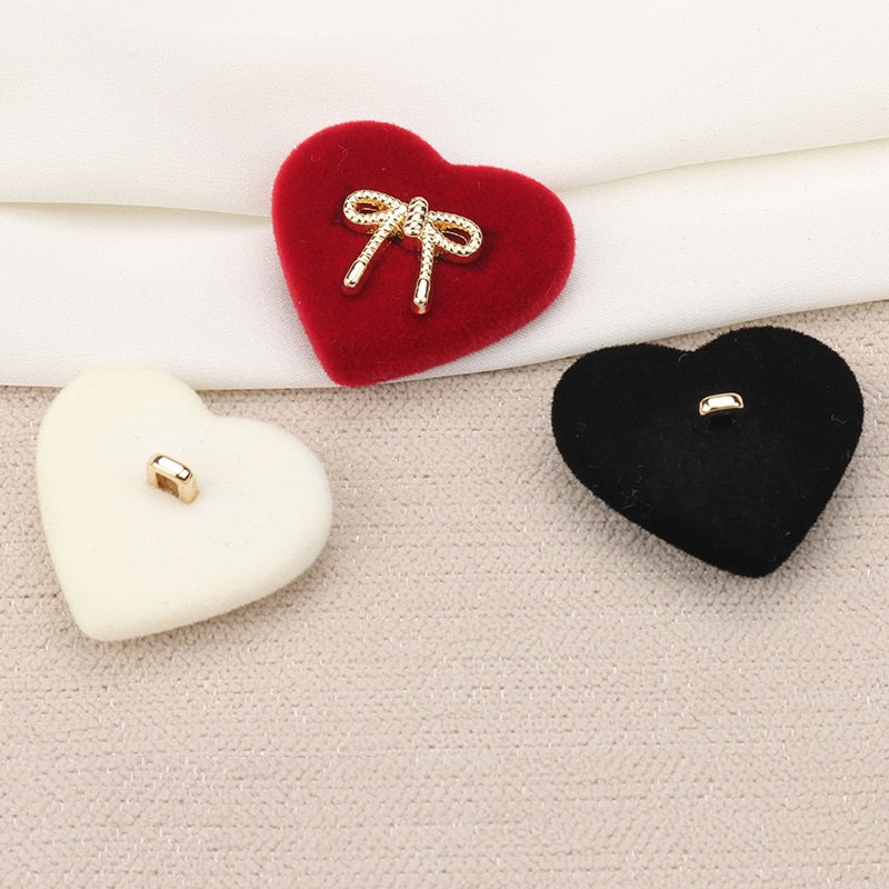 15 - 26mm Heart-Shaped Flocked Velvet Shank Buttons 6pcs