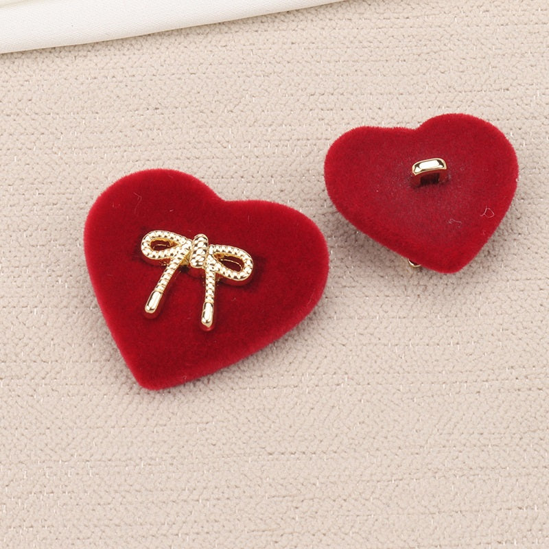 15 - 26mm Heart-Shaped Flocked Velvet Shank Buttons 6pcs
