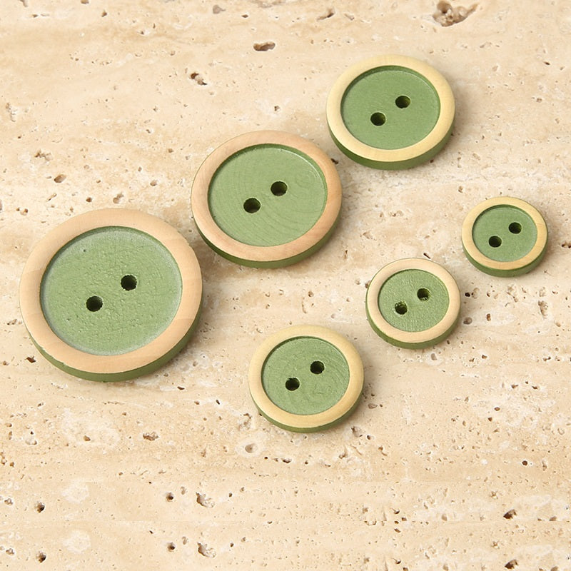 Bottoni in legno naturale distressed rotondi da 11-25mm con 2 fori e vernice bianca, verde, rossa