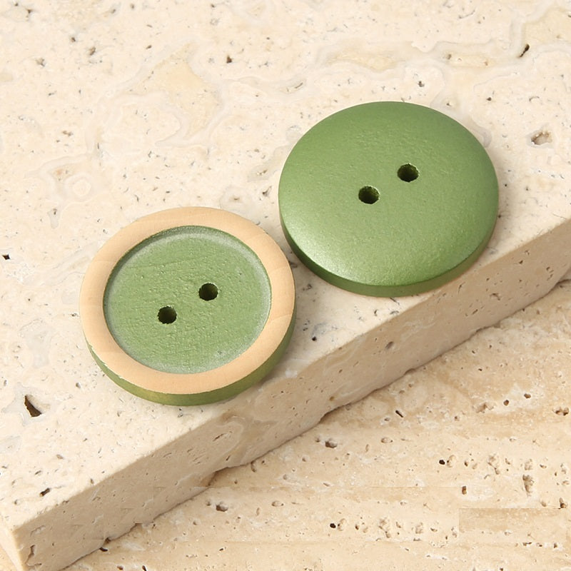 Bottoni in legno naturale distressed rotondi da 11-25mm con 2 fori e vernice bianca, verde, rossa