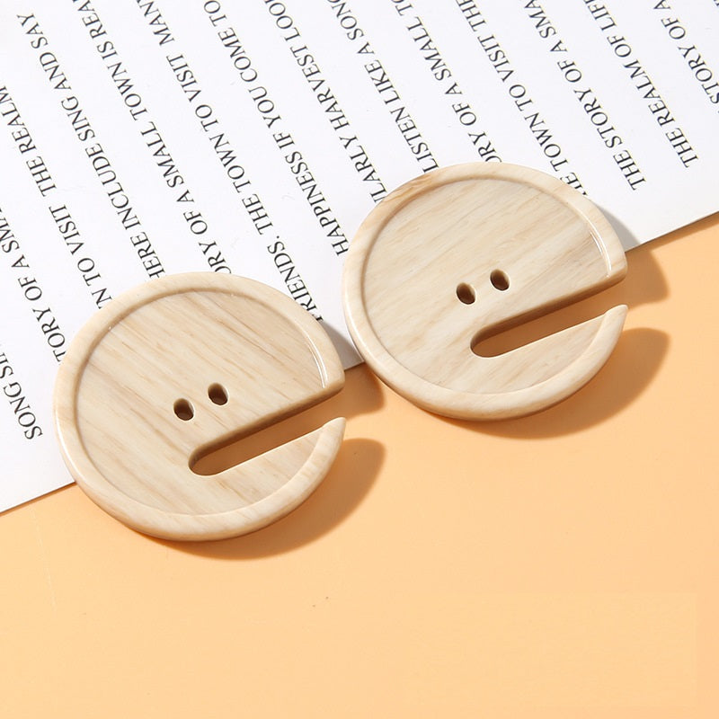 15-28mm Pac-Man-formade tvåhåliga träfärgade resin-knappar 30-pack