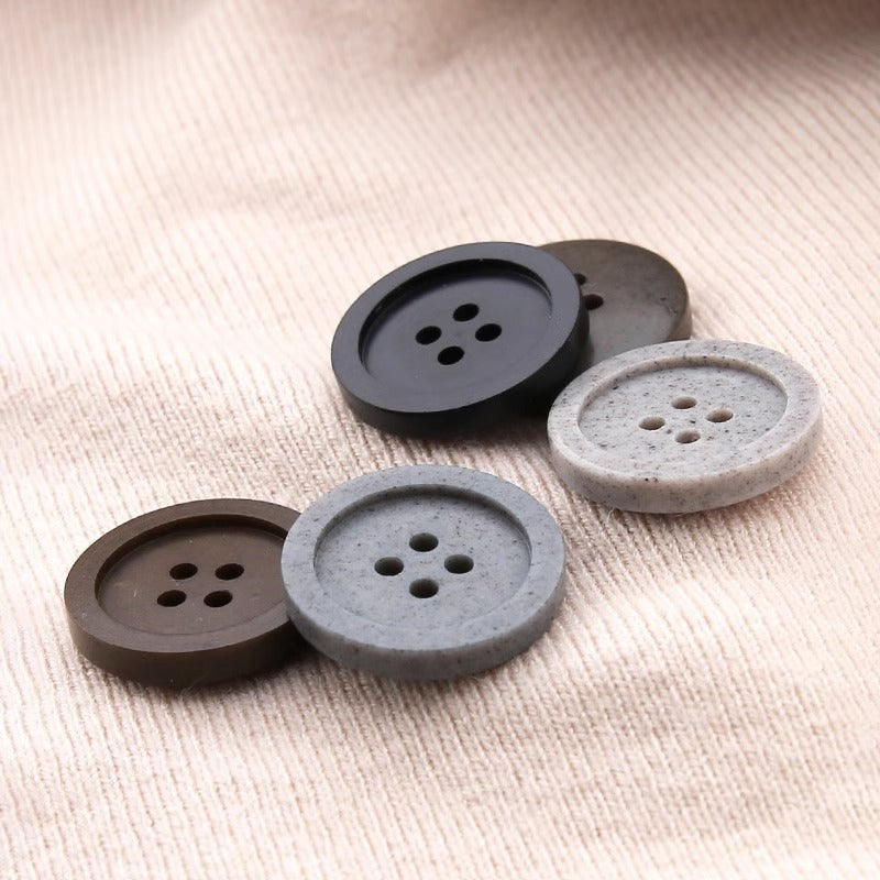 15-25mm Gråbruna Återvunna Harcirkulära Fyrhålsknappar 30-pack